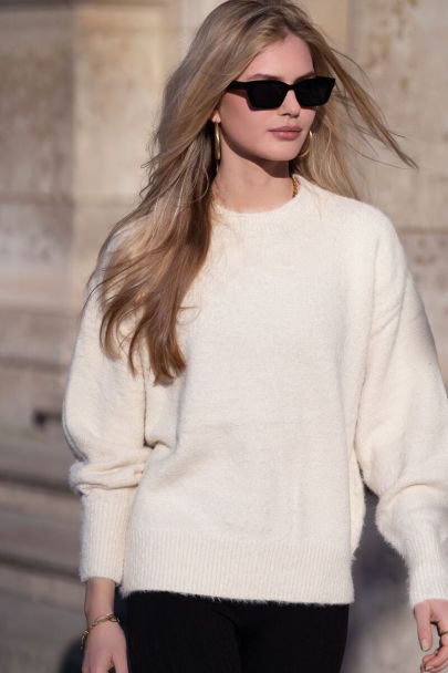 Pull blanc en maille duveteuse