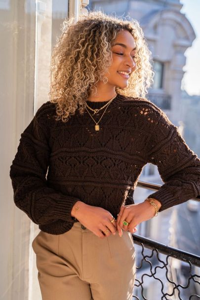 Brauner Pullover mit Ajourmuster