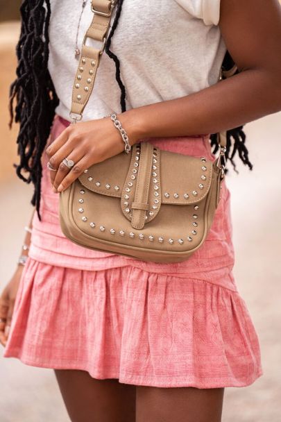 Beige shoulder bag with silver studs | My Jewellery