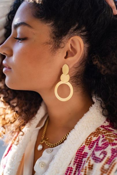 Statement earrings with cut-out circle