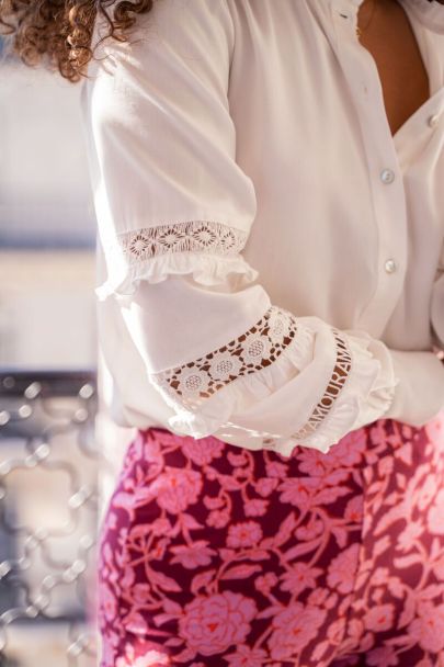 Witte blouse met kanten details