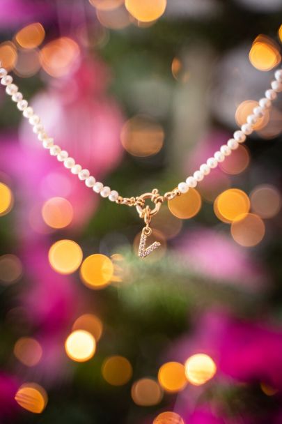 Collier avec perles nacrées et fermoir
