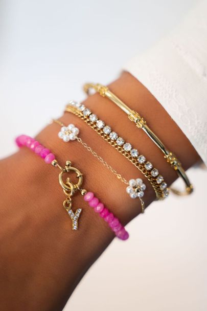 Beaded bracelet with gold clasp