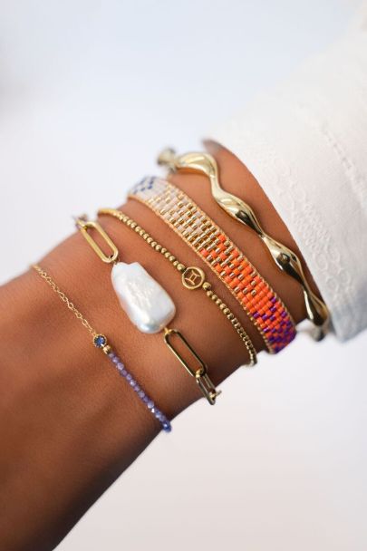 Beige bracelet with aztec beads