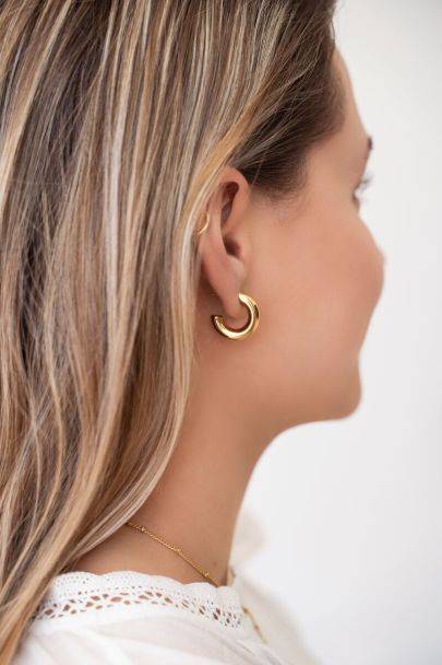 Small open earrings