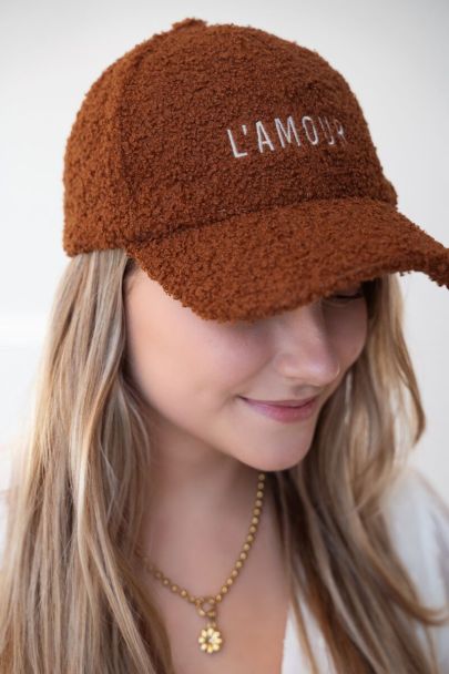 Casquette marron en tissu peluche L'amour