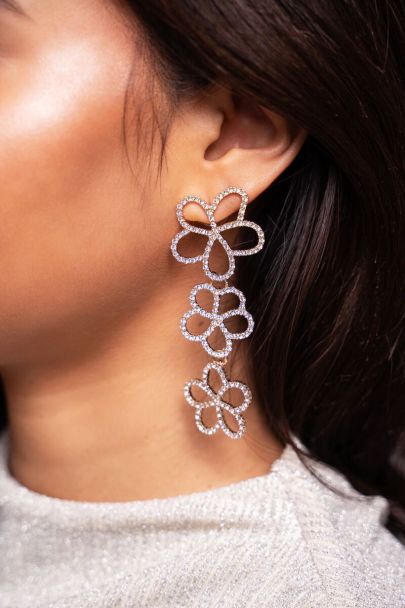 Boucles d’oreilles tendance avec trois fleurs à strass