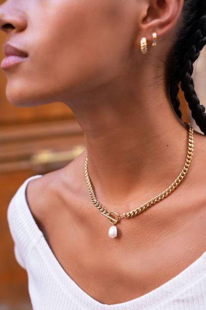 Chain necklace with freshwater pearl
