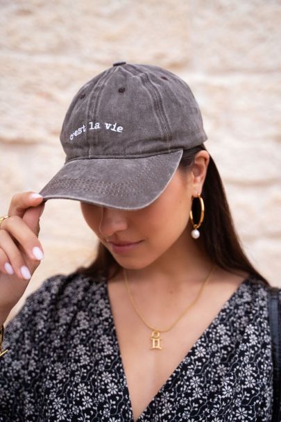 Braune Cap „c'est la vie“