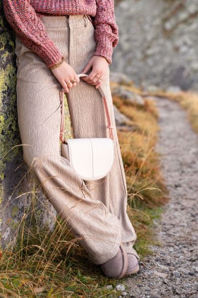 Sac beige demi-lune à bandoulière corde