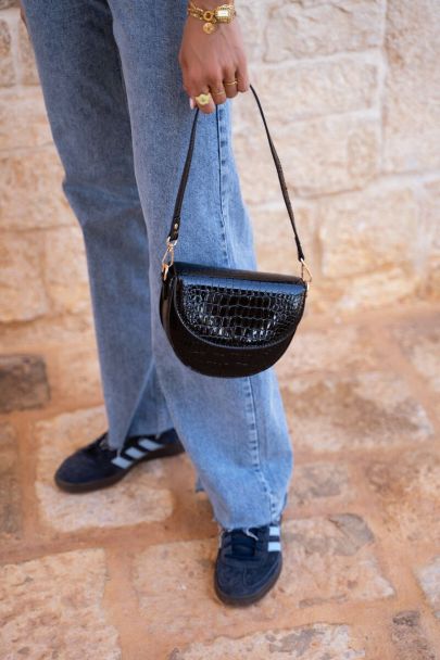 Sac bandoulière demi-lune noir effet croco