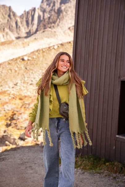 Grüner Pullover mit Rüschen