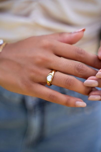 Ring with pearl heart