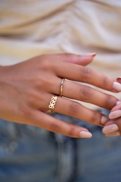 Single ocean blue ring