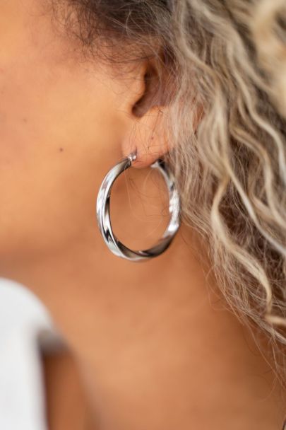 Boucles d’oreilles à effet torsadé