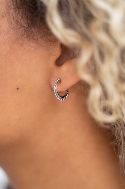 Small earrings with balls