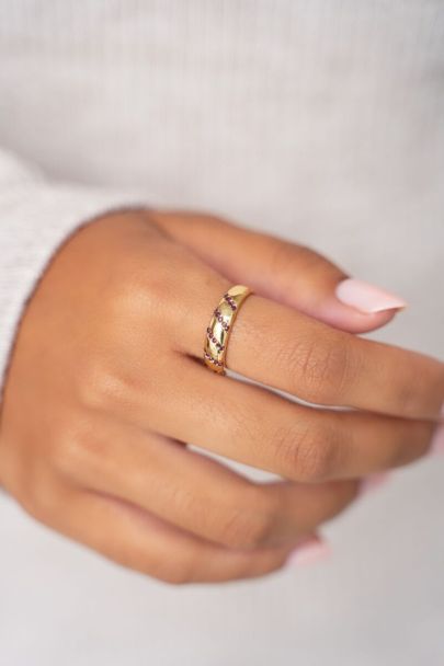 MOOD ring with slanted pink stones