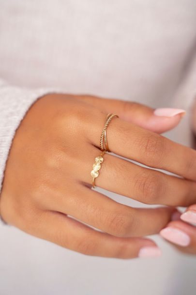 Double crossed ring