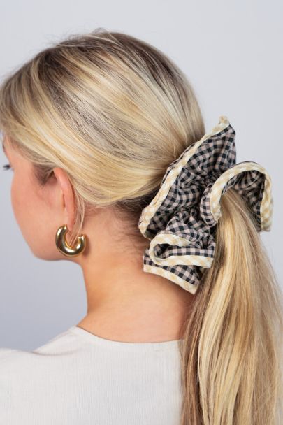 Beige scrunchie with plaid