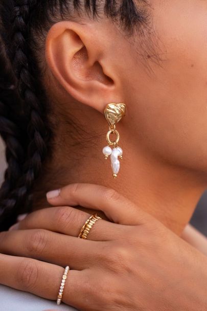 Earrings with heart and pearls