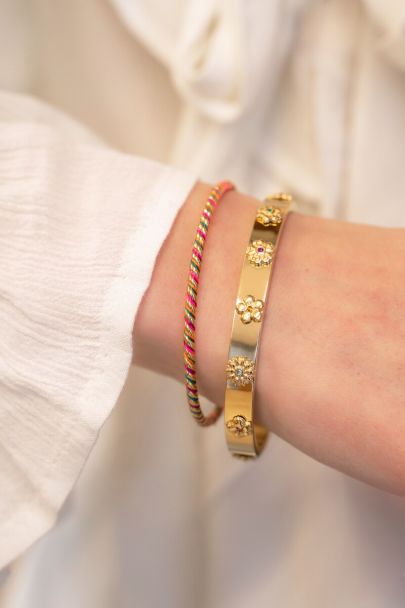 Bold bangle with twisted colours