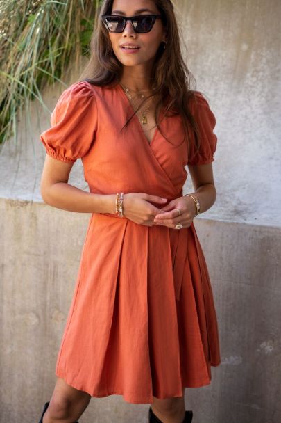 Robe portefeuille rouille à manches bouffantes