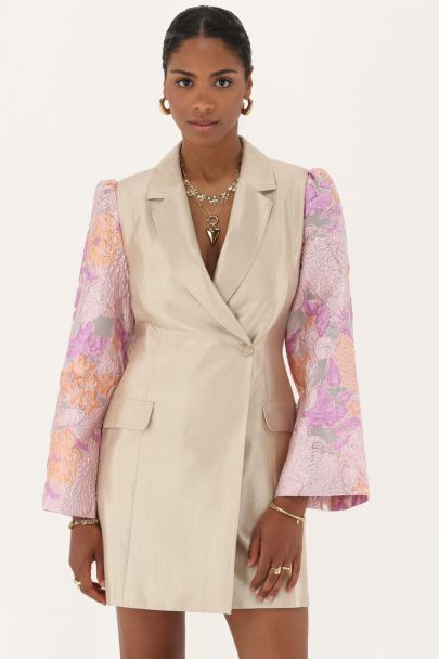 Robe blazer beige à manches larges