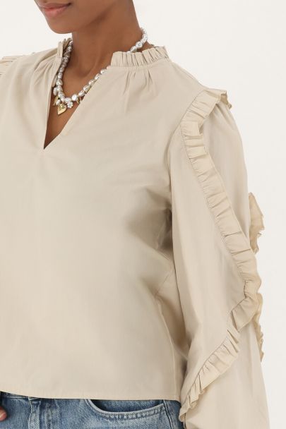 Beigefarbene Bluse mit Rüschen