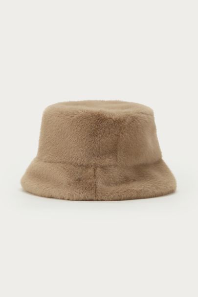 Beige bucket hat faux fur