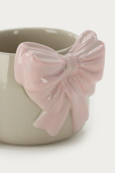 Beige cappuccino cup with bow