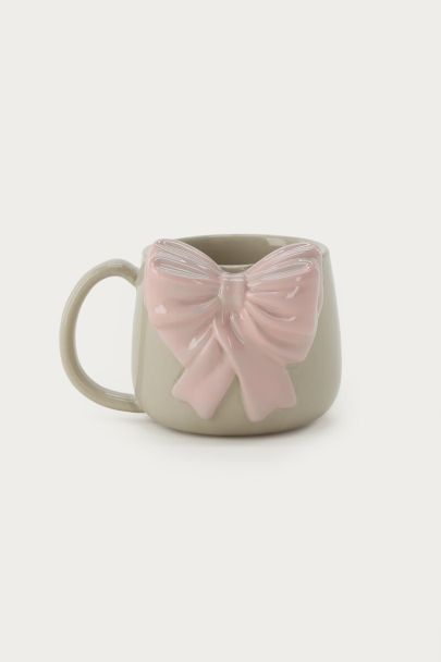 Beige cappuccino cup with bow