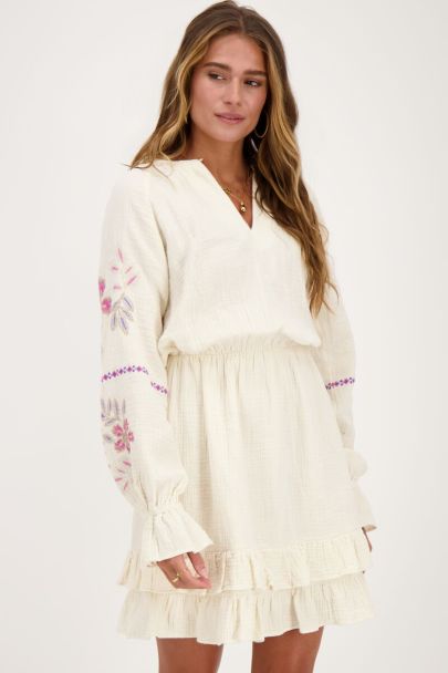 Robe beige avec broderies