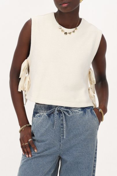 Beige knitted top met strikjes