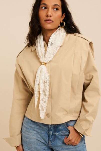 Beigefarbener Spitzenschal