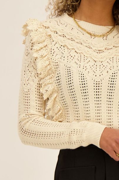 Beige top met kant & ajourwerk