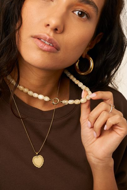 Collier minimaliste de perles fantaisie beiges