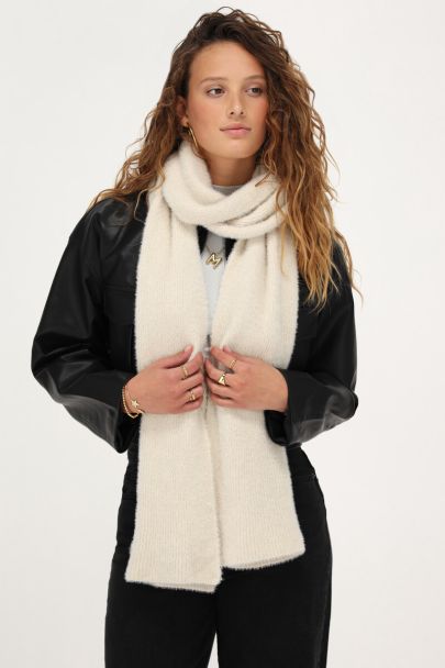 Beige sjaal in hairy look