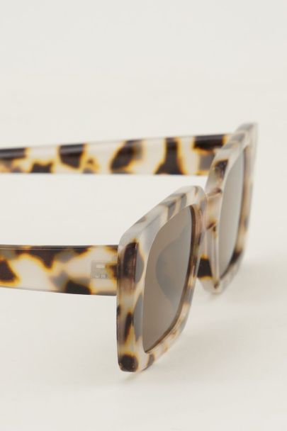 Beige square cat eye sunglasses