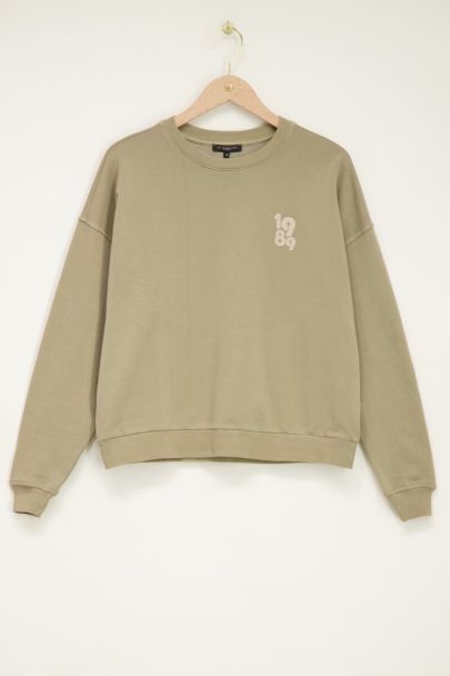 Pull-over taupe avec impression arrière amour