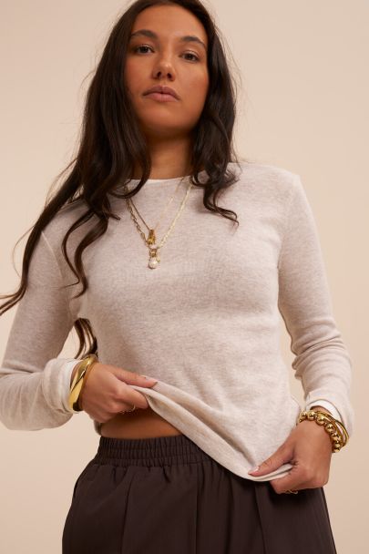Beige top met dubbele laag en lange mouwen 