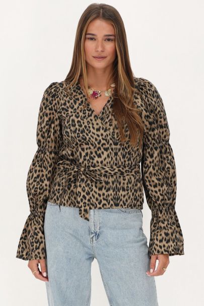 Beige wikkeltop met panterprint en pofmouwen