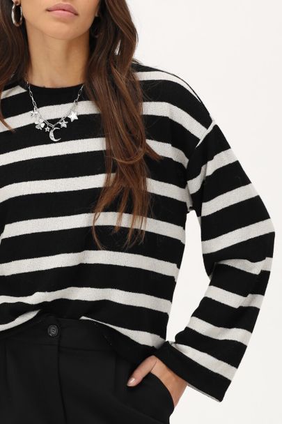 Top rayé noir et blanc avec effet crochet