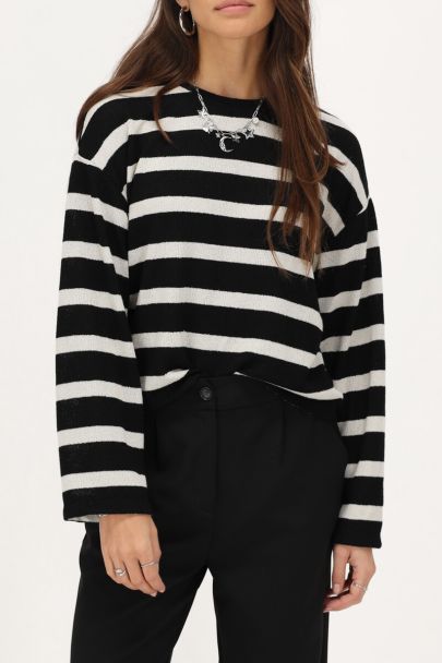 Top rayé noir et blanc avec effet crochet