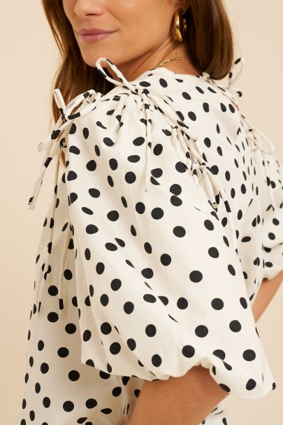 Zwart witte polkadot ballon top met strikjes en pofmouwen