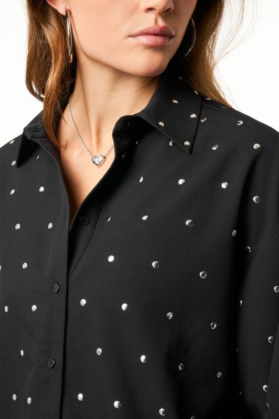 Zwarte blouse met zilverkleurige studs
