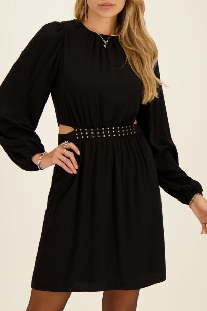 Zwarte jurk met studs en cut-out detail