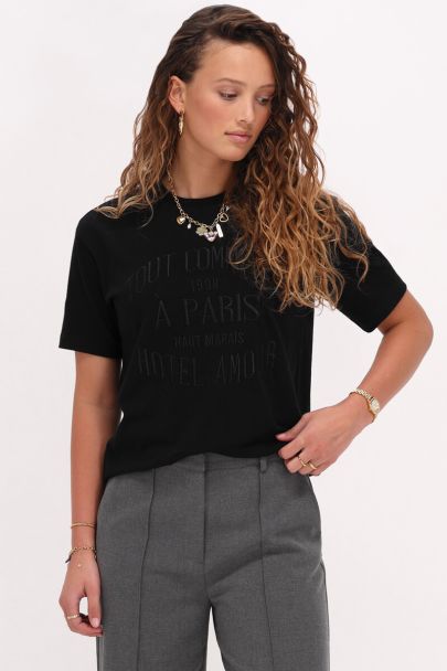 Schwarzes Oversize T-Shirt "Haut Marais hotel amour"