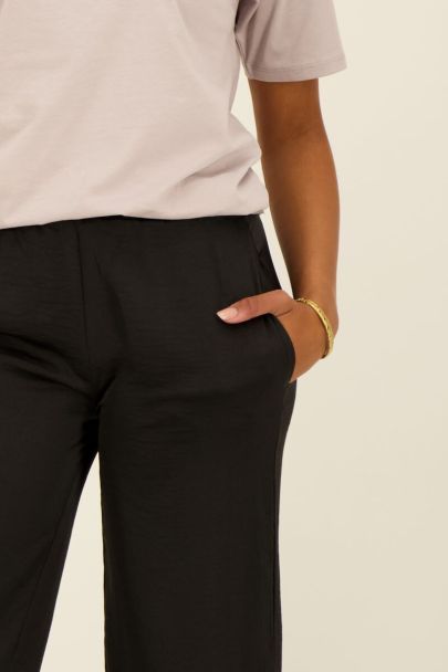 Zwarte satijnen broek