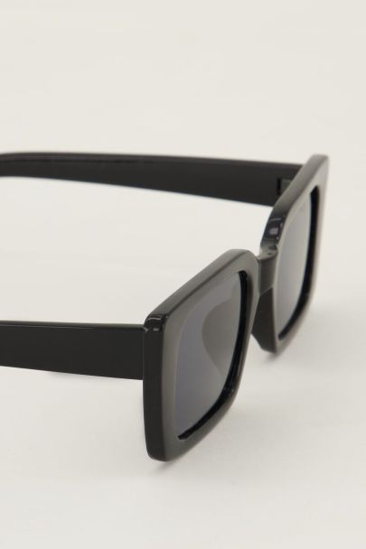Schwarze viereckige Cat-Eye-Sonnenbrille 