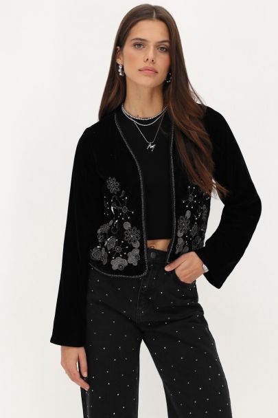 Schwarze Samtjacke mit silberfarbener Stickerei